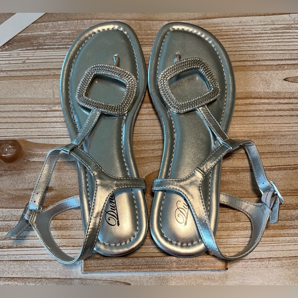 DUNION Silver Bling Thong Sandals 
Women’s Size 7.5 M Buckle at Ankles - Picture 2 of 9